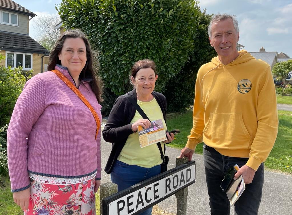Lovely day to be out campaigning in #Stanway, #Colchester with the excellent @libdems candidate ⁦<a href="/tracy4stanway/">Cllr. Tracy Arnold 🔸</a>⁩ &amp; colleagues! Vote Tracy Arnold on 5th May!