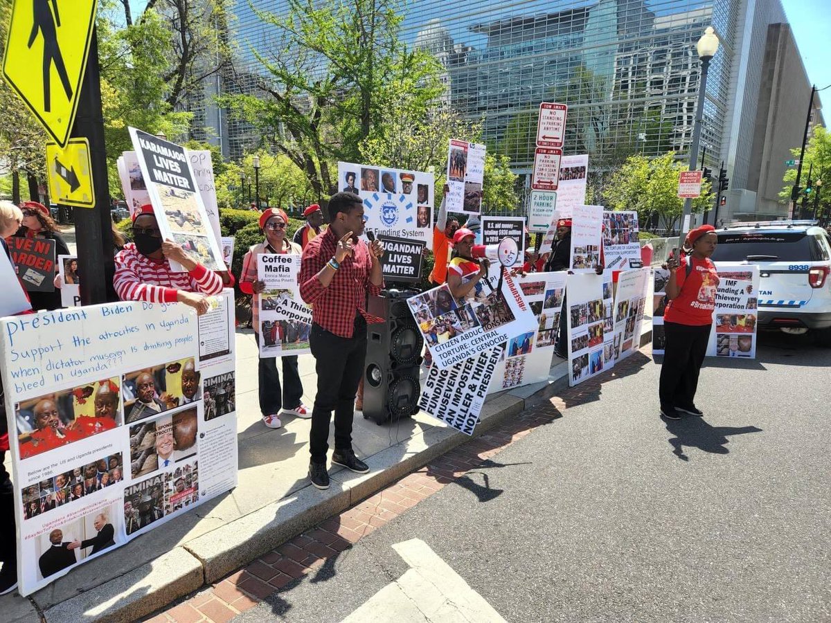 BuffaloSoldierA's tweet photo. “Comrades y’day protested outside the global HQ of @WorldBank in Washington DC USA urging the int’l community to cease giving financial support to dictator Museveni’s illegitimate regime. Comrades, pls keep pushing! #DoNotRelent”
~President @HEBobiwine
#WeAreRemovingADictator🇺🇬🇺🇸 https://t.co/FcKPiLXDoQ
