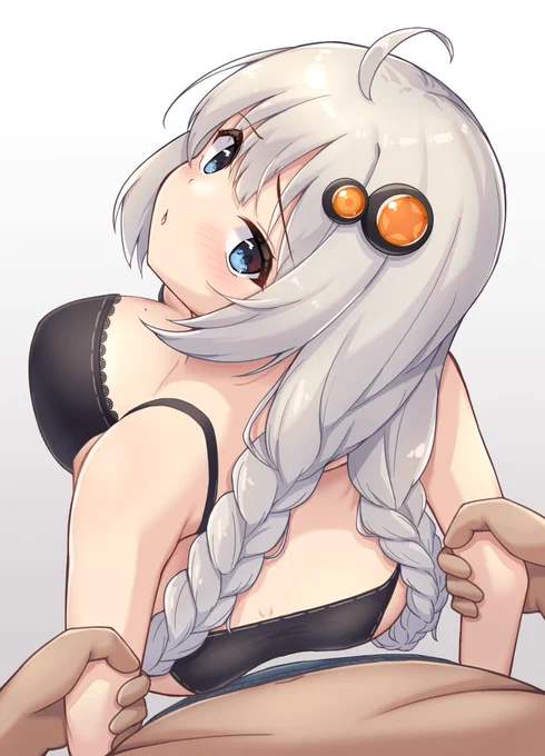 「えっ、な、なんですか急に…?」 