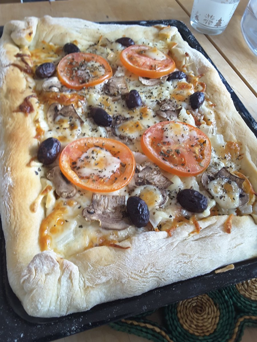 bodevibcn's tweet photo. Avui la Maria marxa! Ja és tradició familiar a #Bodevi fer una pizza casolana amb una #MariaGanxa2020 @PasconaMontsant els dissabtes. És la darrera que ens quedava al rebost, a pel #2021! https://t.co/0CosQ8DQ8z