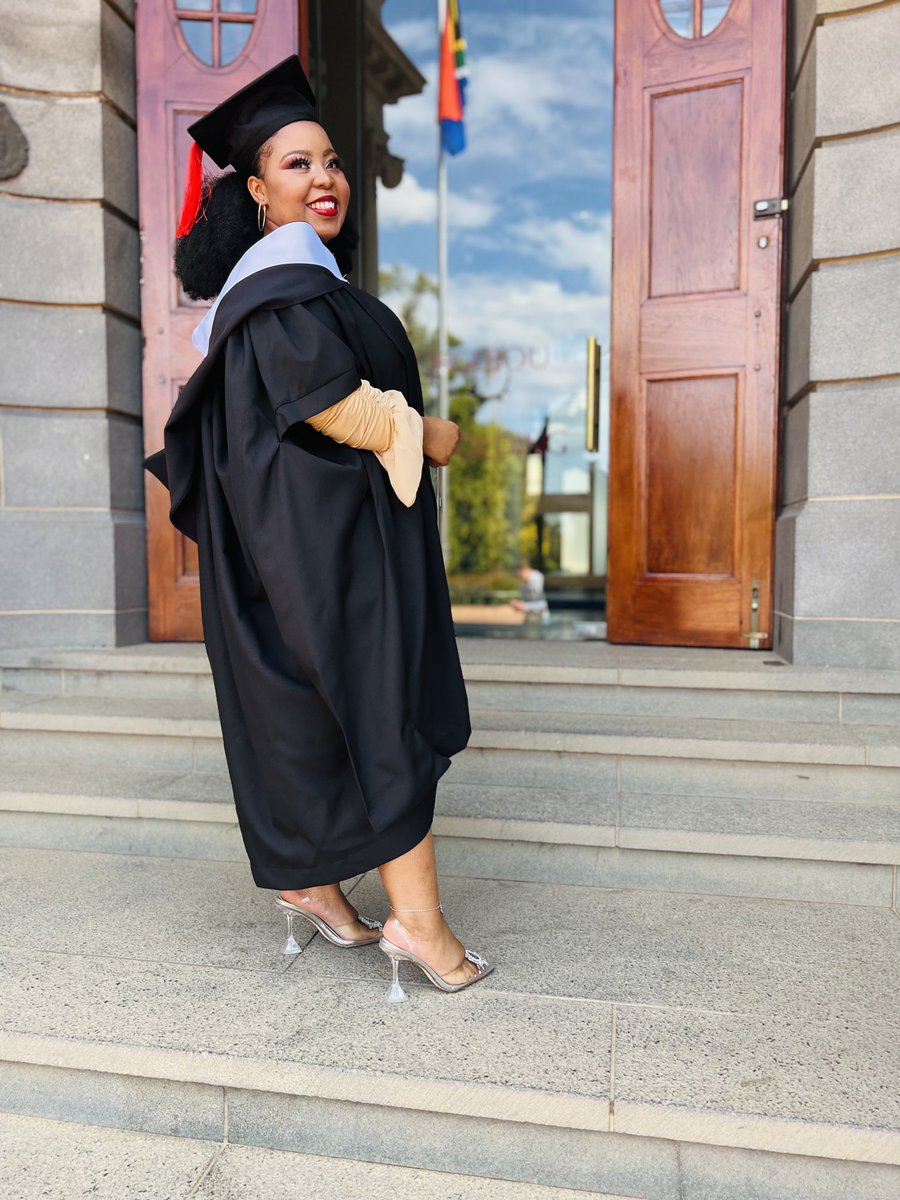 King_Fifiee's tweet photo. 🎓🖤 #ufsgraduation2022 https://t.co/dW82eTVc66