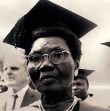 kamunity_'s tweet photo. 6 informations à connaître sur Funmilayo Ransome-Kuti, mère de Fela Kuti ⬇️
1/7
#Funmilayo #Kuti #FelaKuti #Fela #Thread #ThreadKamunity https://t.co/pxQSplnMRB