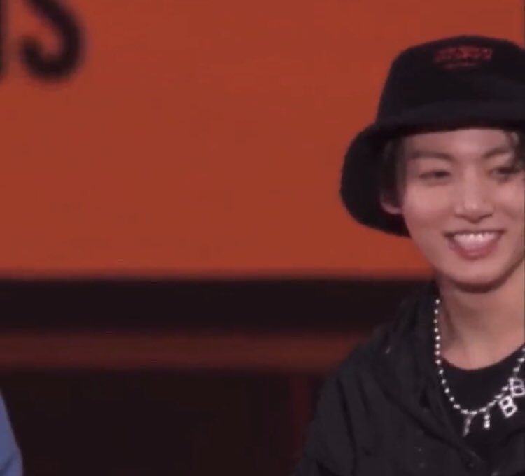 myu_kookv's tweet photo. This sequence is so devastating when you know that Jungkook wanted to hug Taehyung but he didn’t notice him🥺 https://t.co/4LJvkKOFxI