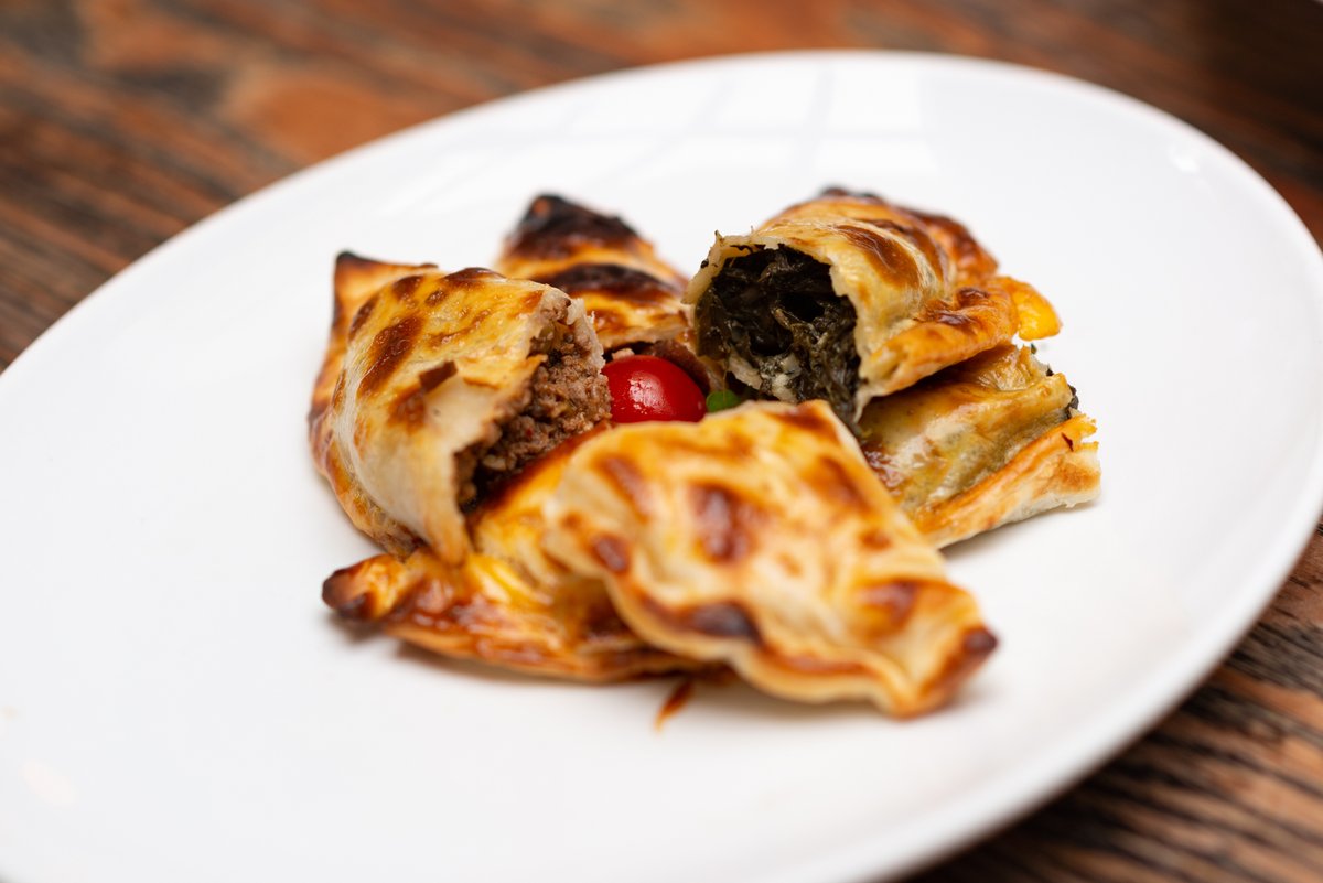 We're open for great steaks, chicken, pasta, proper #Argentine pizzas, Quilmes beers and the best Argie wine list in London! Drop by and see us this weekend! buenosairescafe.co.uk/reservation