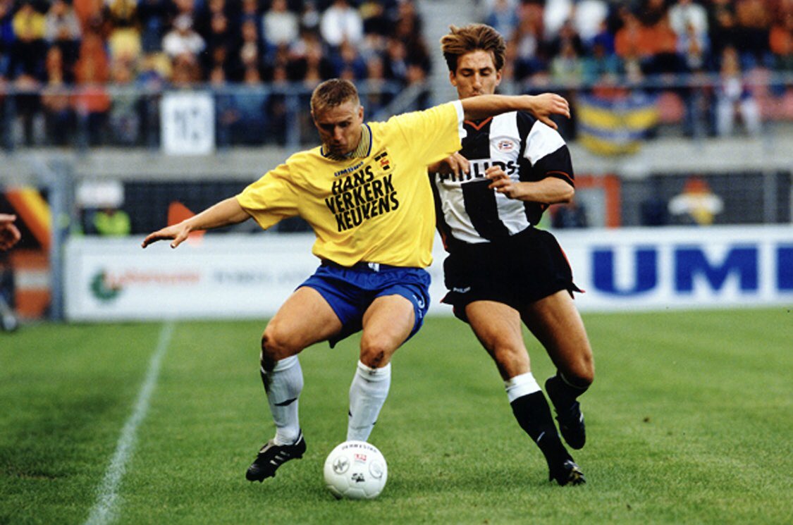 mysteryftblshop's tweet photo. #Winactie 🚨 
Stunt in de maak? #CAMPSV 🟡🔵
Pakt #Cambuur vanavond één punt of meer tegen #PSV? Dan verloten wij een https://t.co/xgAUkrHXZq box! 🎁 

Meedoen is simpel:
✅ Volg @mysteryftblshop 
🔄 Retweet 

Succes! 🤞 https://t.co/4W5Eveb70B