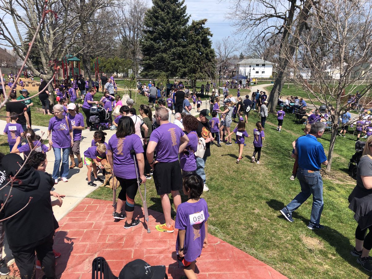 Ready to start the FUN RUN at Kauffman Park ⁦<a href="/LkwdLincoln/">Lincoln Elementary</a>⁩