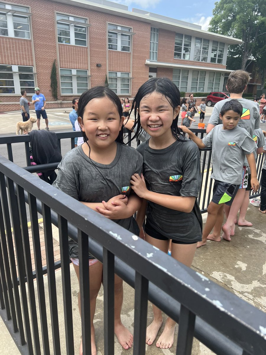 MsGreen4thgrade's tweet photo. 4th grade had a blast at the Carnival💛💚 @ArmstrongHP https://t.co/0yh9C1HhqT