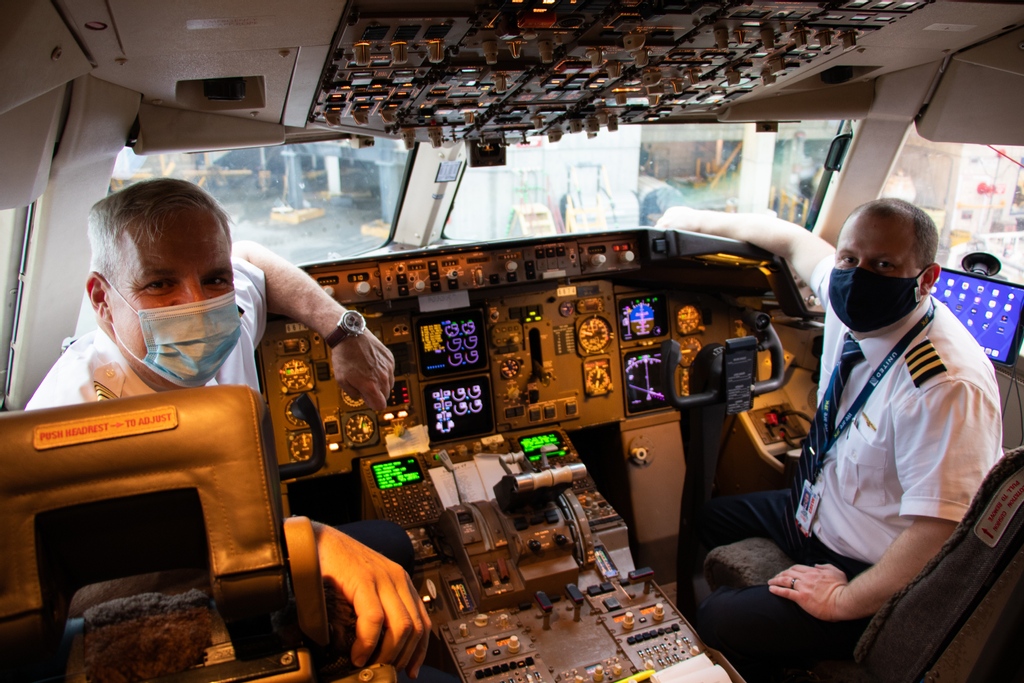 airwaysmagazine's tweet photo. Single Pilot Operations (SPO) refers to flying commercial aircraft with only one Pilot in the cockpit. #autonomousflight #flightcrew #SinglePilotOperations #SPO
https://t.co/3pb2nPfrvY https://t.co/hDc31kuzFk