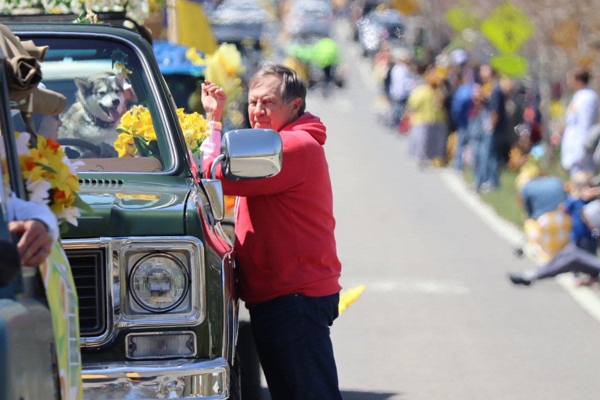 ACKCurrent's tweet photo. New England Patriots Head Coach Bill Belichick taking in the Daffodil Festival on Nantucket this afternoon

@patriots 

#nantucket #SconsetBill https://t.co/LbzXqu8syA
