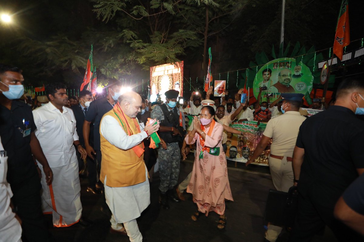 AmitShah's tweet photo. சென்னை வந்தடைந்தேன்.

ஸ்ரீ அரவிந்தரின் 150வது பிறந்தநாள் விழா, மகாகவி பாரதியார் அருங்காட்சியகம் மற்றும் பல்வேறு வளர்ச்சித் திட்டங்களை துவக்கி வைக்க  நாளை புதுச்சேரி செல்ல ஆவலுடன் உள்ளேன். https://t.co/FkA7KptX1g