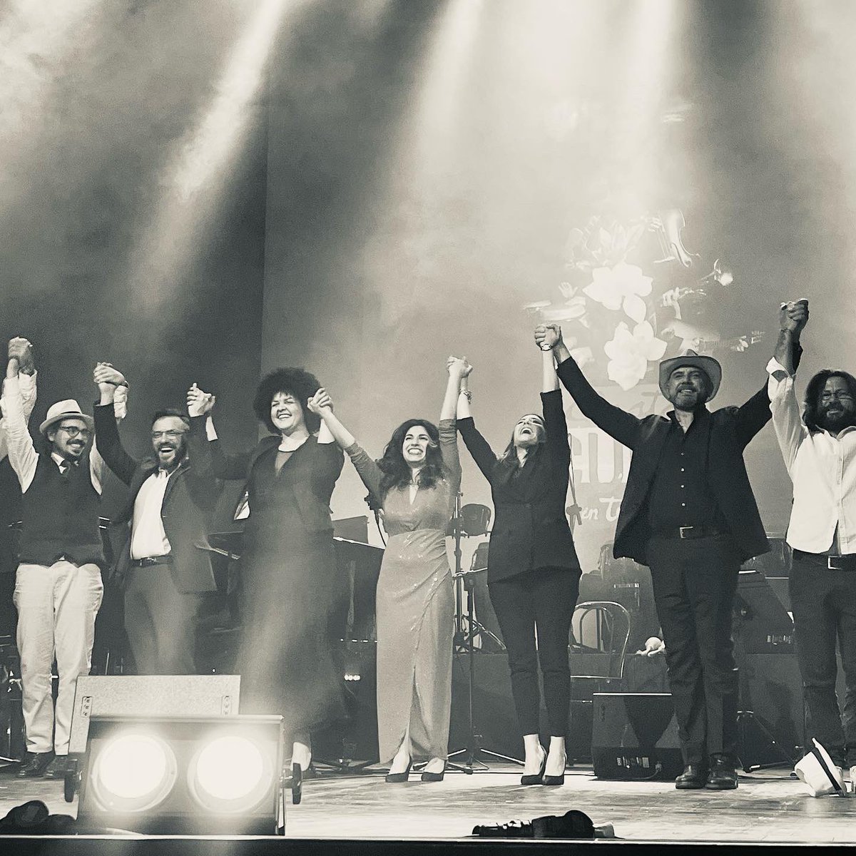Esther_Ansaldi's tweet photo. 🇮🇹🇩🇴🇨🇺...con mis hermanos hicimos una fiesta! Hasta luego compañeros!! 🇨🇺🇩🇴🇮🇹
#musicacubana #cuba #salsa #timba #cubanosporelmundo #musica #music #cubaton #cubanos #cubanmusic #salsacubana #miami #musicalatina #gentedezona #reggaeton #timbacubana #musicaurbana #wearebuffet https://t.co/9vqhOrY3pK
