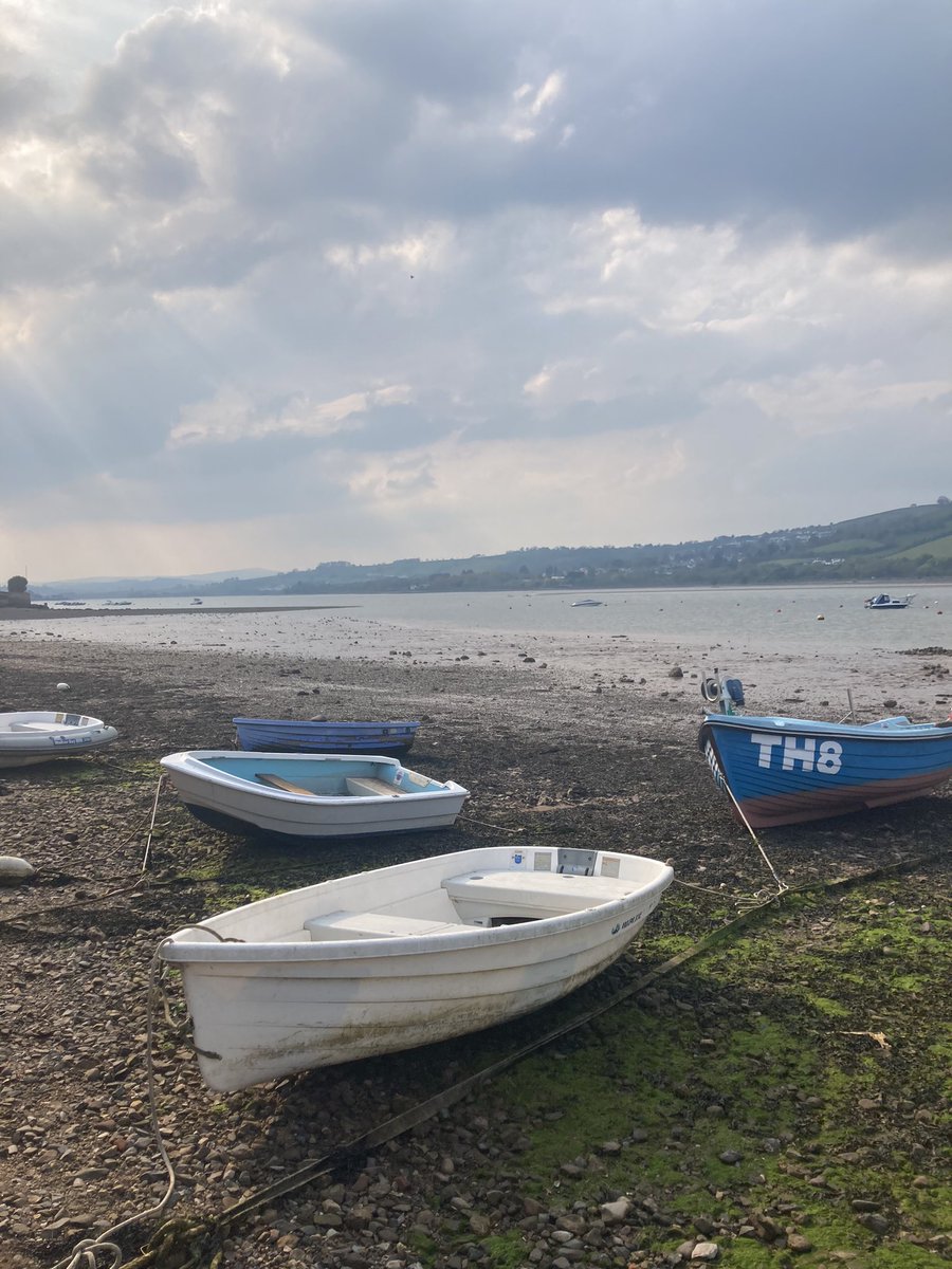 foodgrower's tweet photo. A beautiful spot for lunch #crabshack #teignmouth. The #samphire #fritti were something new to me and will try at home. The #crabshack roll was incredible. Now enjoying the #estuary at #ringmore https://t.co/AaVU5QldDa