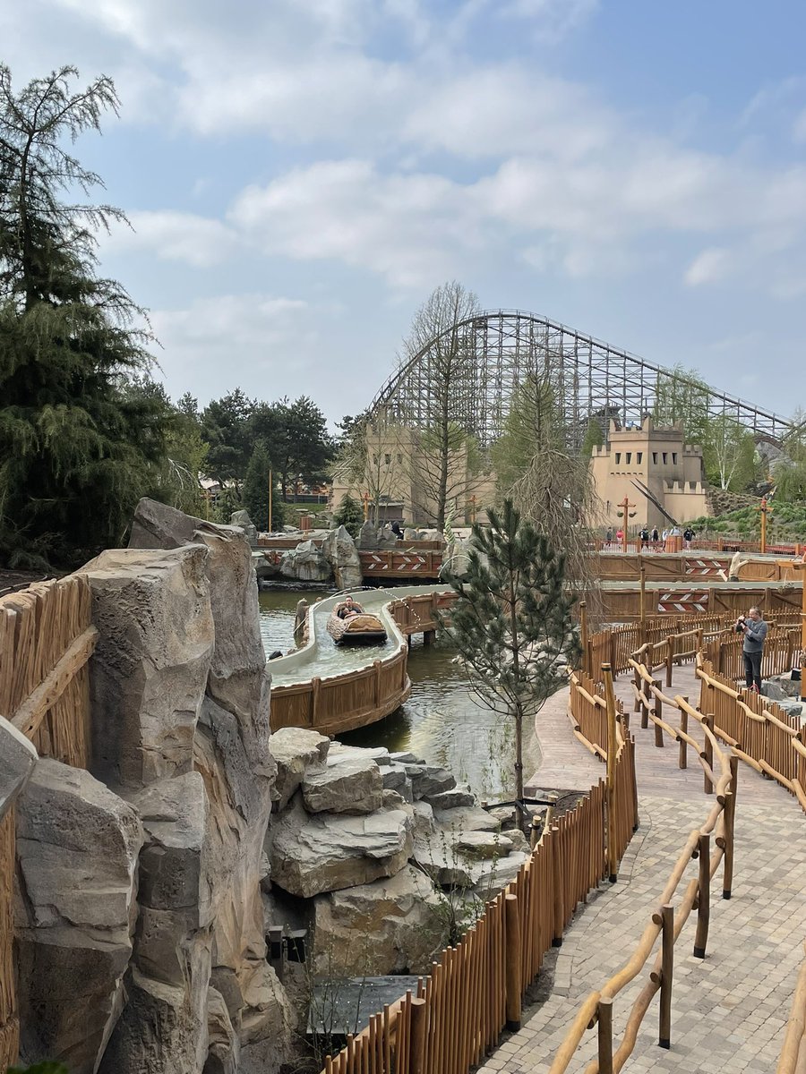 Genoten van de pre-opening van wildwaterbaan Expedition Zork en de nieuwe speelbeleving Maximus’ Wunderball! Wat is er enorm veel werk verzet door m’n collega’s (en het wordt alleen nog maar mooier 🤩). #Toverland
