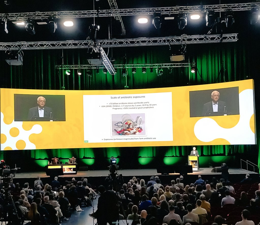 AMR_CNPI's tweet photo. Amazing and inspiring keynote lecture from Martin Blaser on the long term effects of antibiotics on the microbiome. We need #morescience. #whywedoresearch #ECCMID2022 https://t.co/bykRlH5AVi