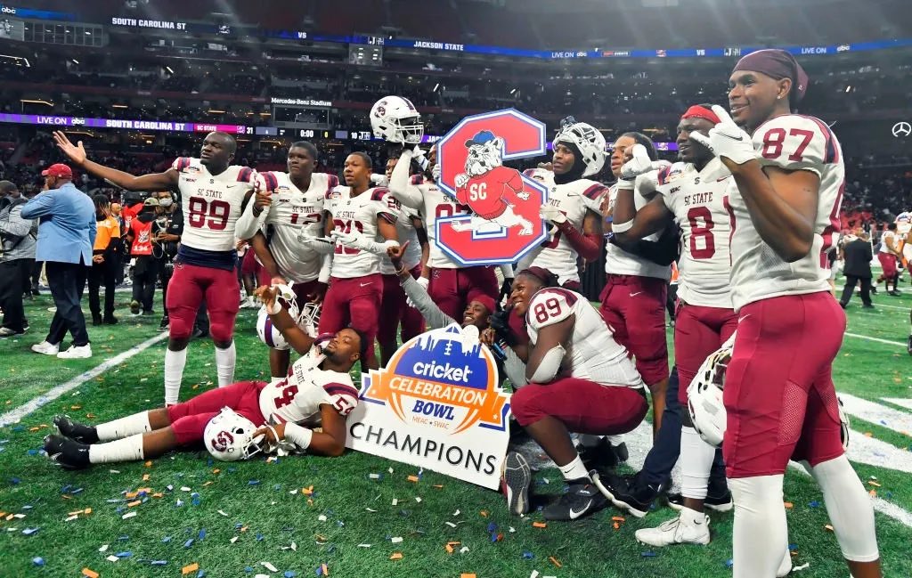 52camj's tweet photo. After a great conversation with @CoachNGodd &amp; @coachzedmunds I AM BLESSED TO HAVE RECEIVED MY FIRST HBCU SCHOLARSHIP OFFER FROM THE SOUTH CAROLINA STATE UNIVERSITY!! @HighSchoolBlitz @SenecaRecruits @PalmettoPrepsSC @jacorybenson https://t.co/49EHkwXSce