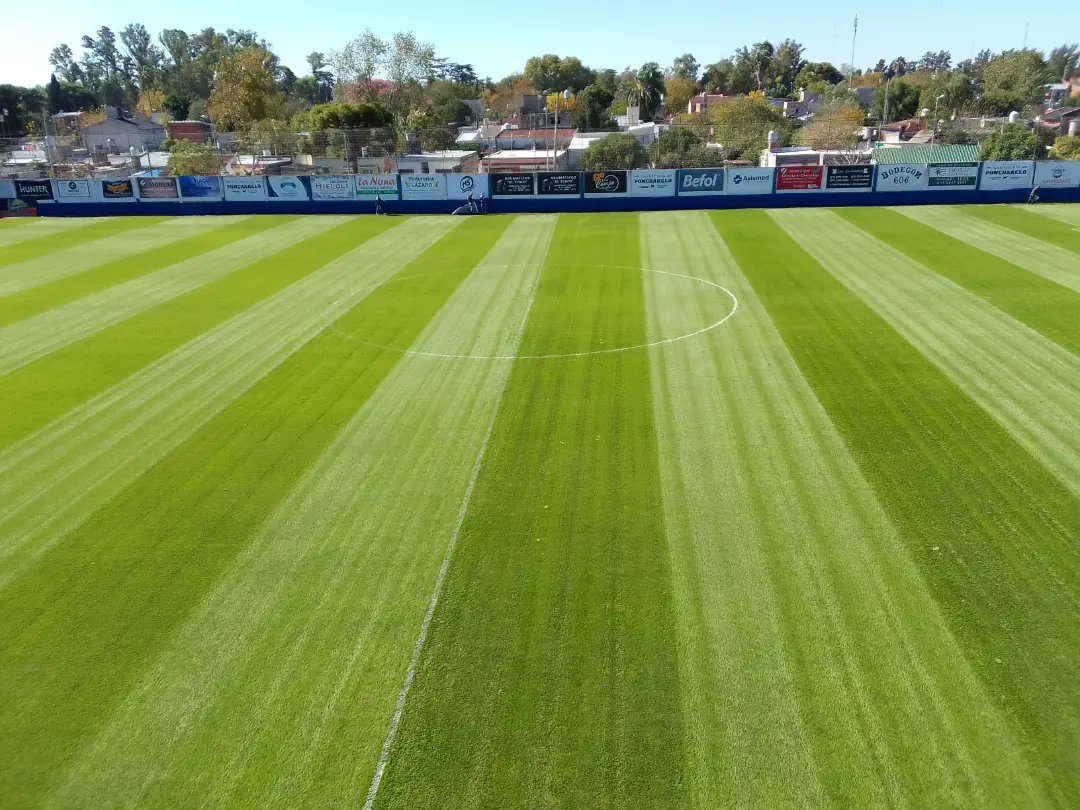 DiarioCharro's tweet photo. [#Fútbol] ⚽️El José Manuel Moreno en impecables condiciones a una hora del partido.

➡️Desde las 15:30, Deportivo Merlo recibe a Dock Sud por la undécima jornada del certamen.

#ElEquipoDeLaCiudad
#SomosMerlo⚪🔵⚪ https://t.co/MqbgYHRIhR