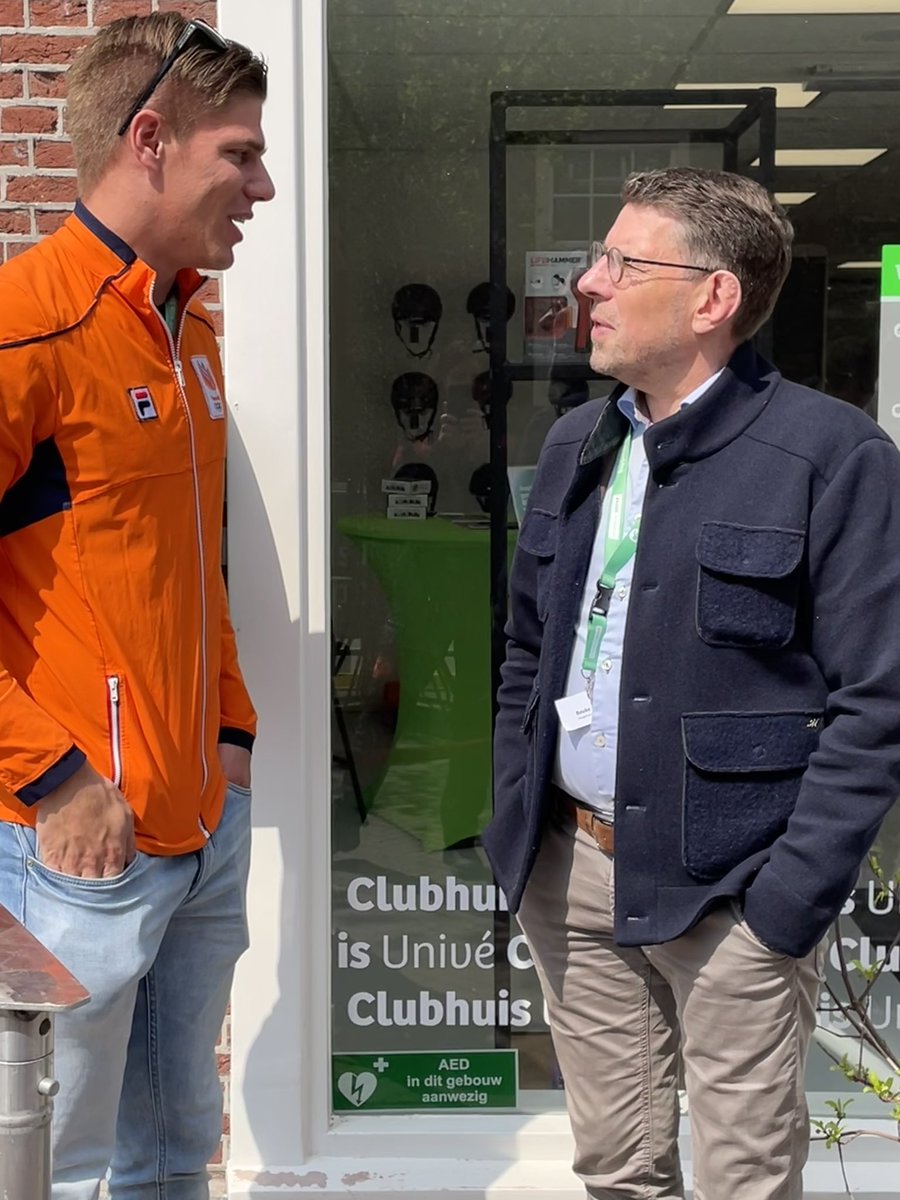 caroline_009's tweet photo. 🧡🥇Drukbezochte dag 🔥🚒@LeefBrandbewust. Aandacht voor gezond en veilig leven tijdens de feestelijke opening van Clubhuis @unive in Naaldwijk door @BgmWestland en @niekkimmann.
Ervaar het vluchten uit een kamer vol rook. ✅ Rookmelder en vluchtplan! 
#veiliglevenhaaglanden https://t.co/XmBrfVoK8G