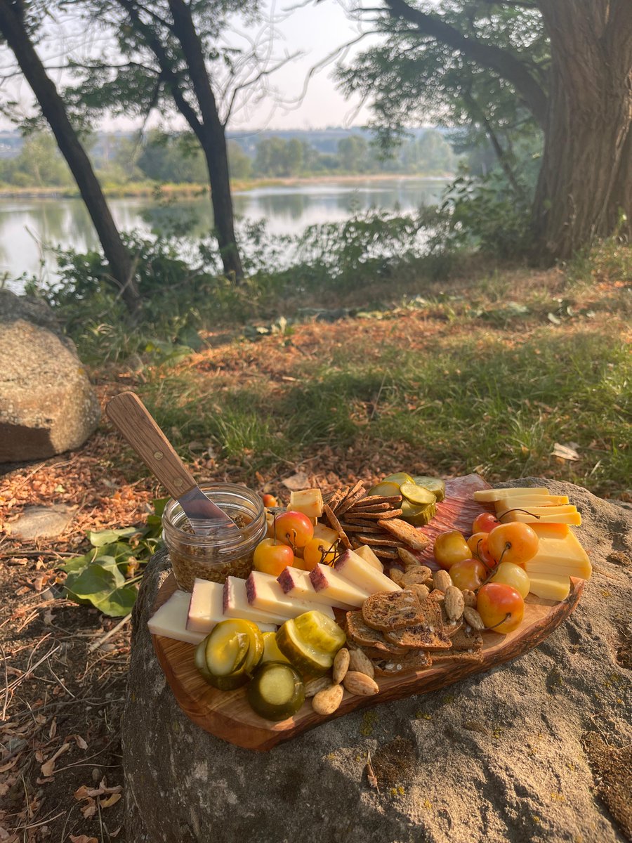 BoiseCVB's tweet photo. It's both #NationalPicnicDay and #NationalShakespeareDay today!
One of our favorite places to celebrate both of these things is at the Idaho Shakespeare Festival!
#visitboise #boiseidaho #idahoshakespearefestival #picnicinboise #boiseriver #visitidaho #thingstodoinboise https://t.co/oZFVGm0wHu
