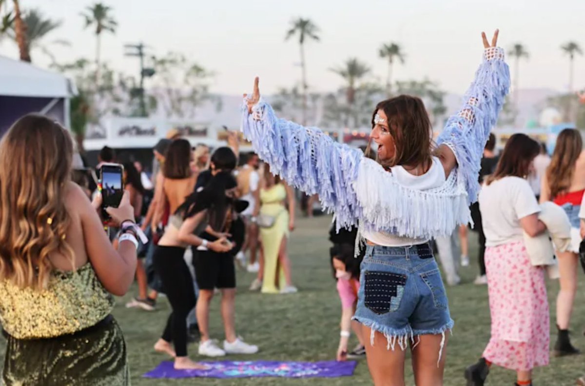 Influencers are charging $2,000 per Instagram post from Coachella:

👉🏼  Read the full story:

l8r.it/swBa

#influencermarketing #influencer #TikTok #Coachella #Instagram 

<a href="/coachella/">Coachella</a> <a href="/instagram/">Instagram</a> <a href="/nypost/">New York Post</a> <a href="/Noel_Elie/">Noël Elie</a> <a href="/Harry_Styles/">Harry Styles.</a> <a href="/billieeilish/">billie eilish</a> <a href="/VanessaHudgens/">Vanessa Hudgens</a>