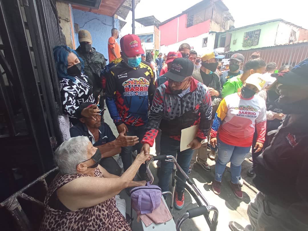 JoseGRozo's tweet photo. Este #SábadoTricolor N°44 lo celebramos desde El Observatorio, parroquia 23 de Enero del #DttoCapital 
acompañados del Jefe de Gob @Nahumjfernandez estamos visibilizando otra obra integral para garantizar una mejor calidad de vida para esta comunidad
#SomosTricolor
@NicolasMaduro https://t.co/q3zHmLVMfa
