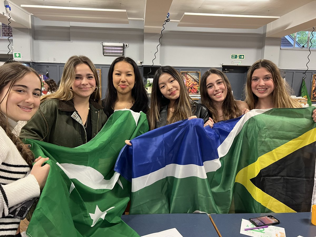 KMHandford's tweet image. A new term and some more best moments @KentCollegePemb. 

1) International Evening with our brilliant #boardingcommunity. @UKBSA @BSAboarding