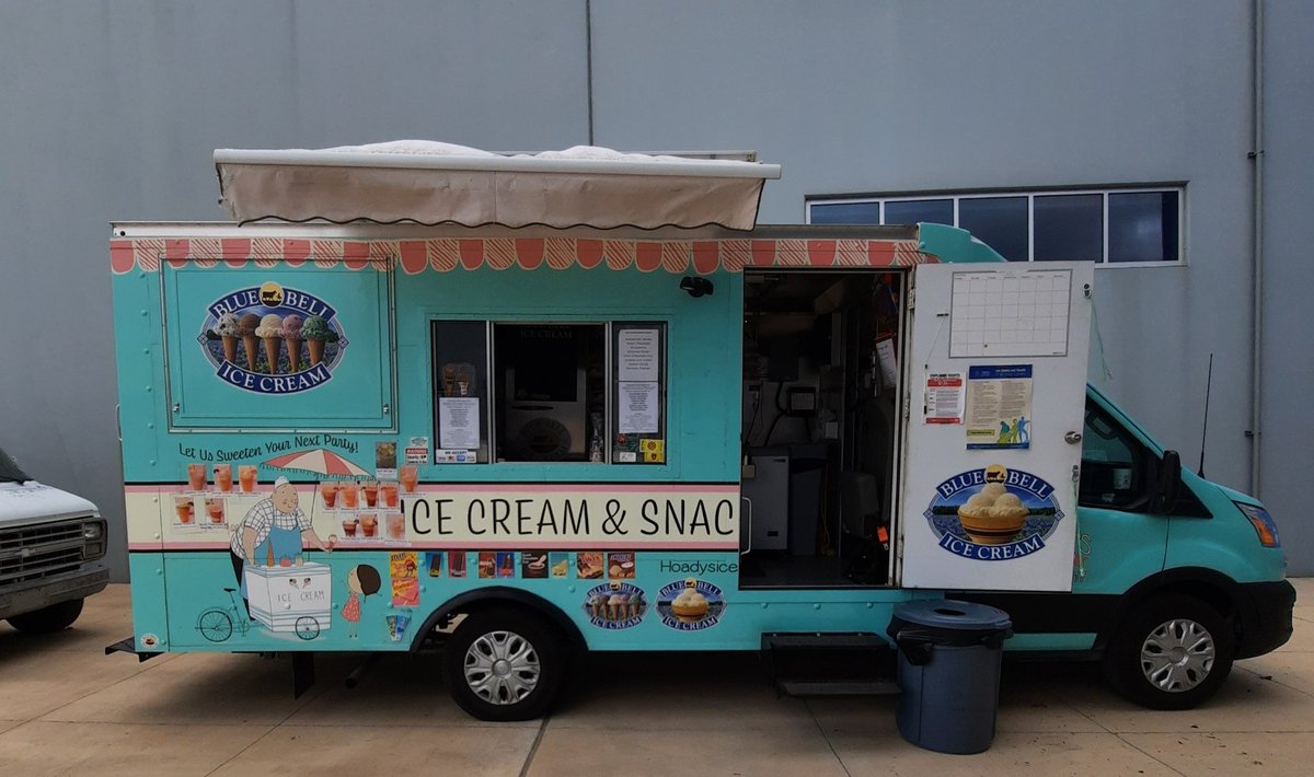 hoady_s's tweet photo. Hoady's is out at the Round Rock Public Safety Training Center  with the Office of the Chief to say thanks to our Round Rock Police Department and their families for their hard work and sacrifice. We appreciate you all!! https://t.co/tKZQ3eLndF