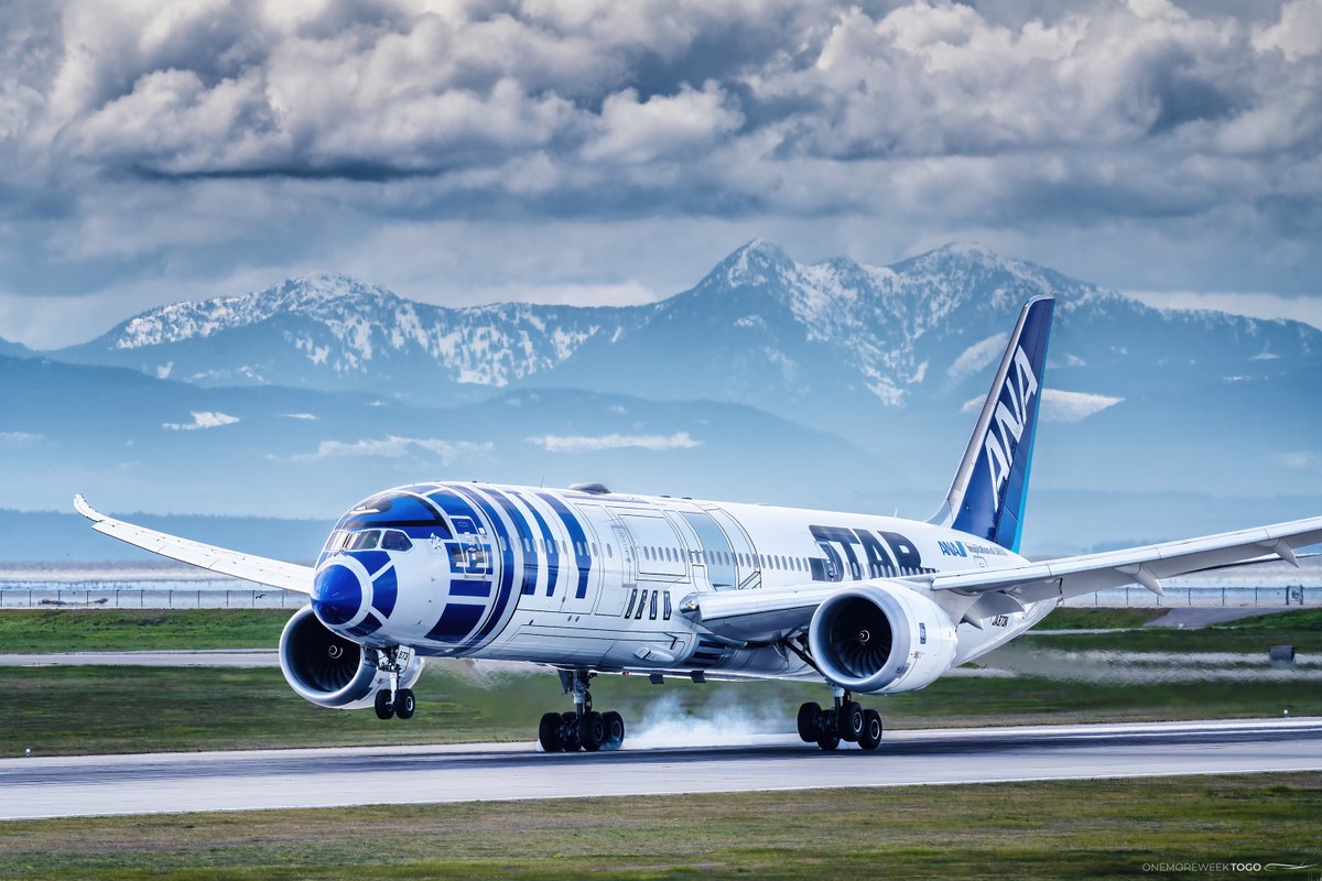ANA Star Wars Jet 'R2D2' touching down at @yvrairport for the first time in over 5 years! This awesome jet drew quite the crowd last weekend! #StarWars #R2D2 #Boeing787 #Dreamliner #aviation #avgeek