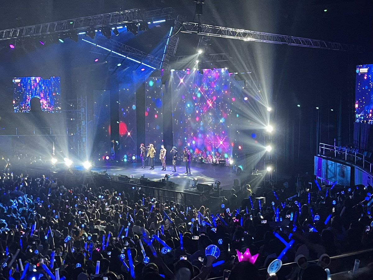 aiahrOcks's tweet photo. Mahalima 💙 #DunkinPHSB19Concert https://t.co/kfhQGoni5N