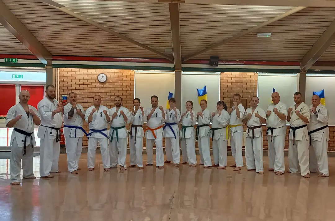 PSKyokushin's tweet photo. Today Shihan Alwyn Heath 7th Dan and Sensei Garry Haines 3rd Dan held a fighting seminar with  emphasis on correct technique, body conditioning and kicking and punching drills. Everyone worked hard both mentally and physically #kyokushinkarate https://t.co/Elb06fmayW