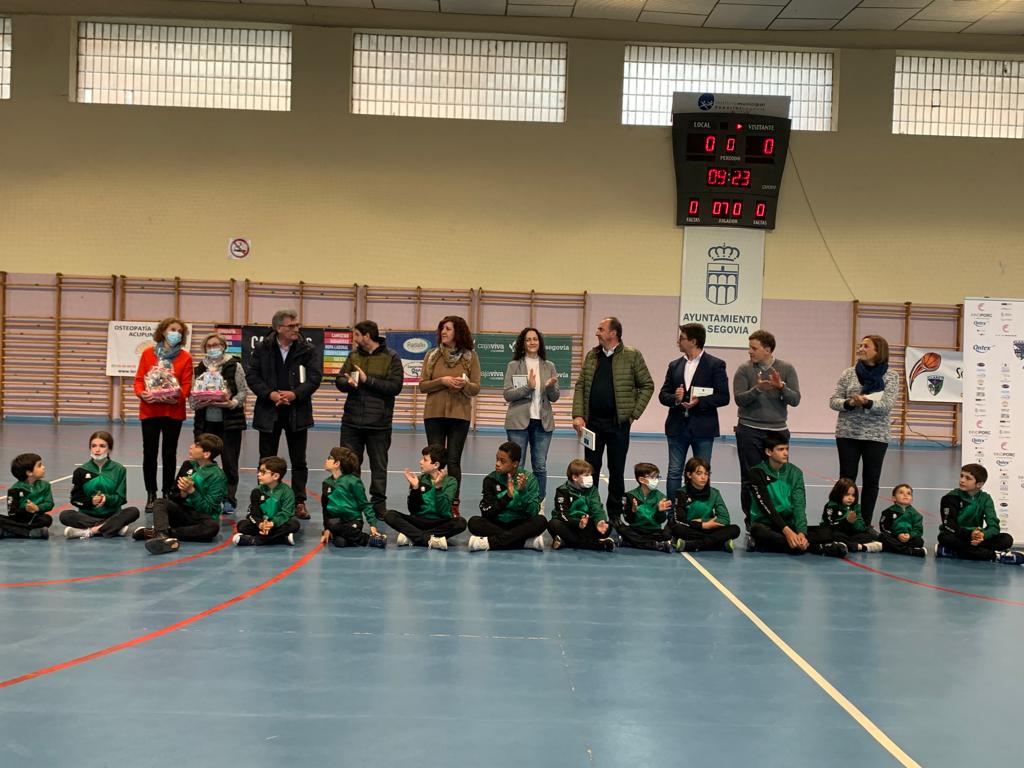 cdclaretsegovia's tweet photo. Nuestro agradecimiento a patrocinadores, colaboradores, jugadores y cuerpo técnico por haber hecho posible este proyecto en EBA ¡GRACIAS! #SomosVerdes https://t.co/py7qufxtEb