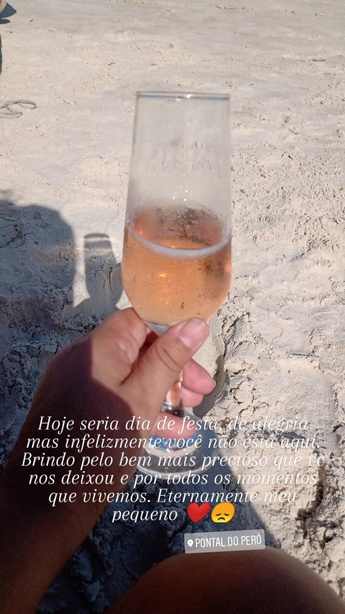 Dayane27351582's tweet photo. Infelizmente não nosso brindar a sua vida, mas posso brindar por tudo q vivemos e pela melhor herança que vc poderia nos deixar. #Lcfaria25  #meueternopequeno https://t.co/BHQSXUoF7m