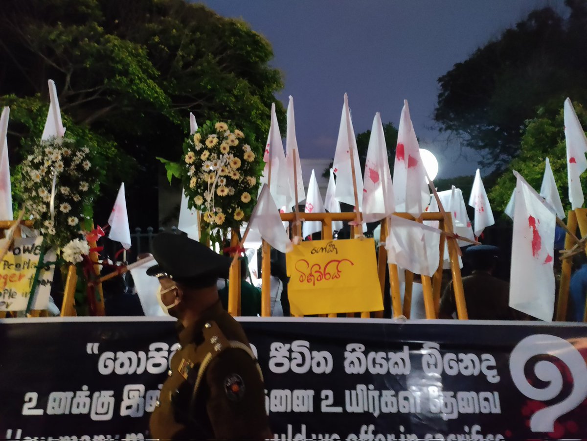 Also_Natashaaaa's tweet photo. Each time I see policemen at protests since Rambukkana I cant stop my self from thinking of what m8 be going on their minds, Do they reject their fellow colleagues actions that day or are they like "තොපිලා වැඩිපුර දැගලුවොත් තොපිලටත් තියෙන එක අපිට ලොකු කජ්ජක් නෙවෙයි" #SriLanka https://t.co/b2T2egKM2k