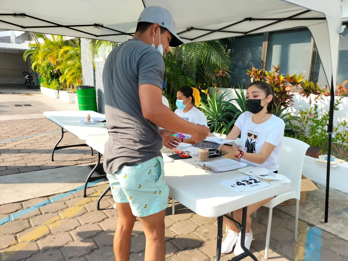LFSalasR's tweet photo. Desde temprana hora hasta las 5 de la tarde el #EquipoCAPAZ #EstamosTrabajando en la entrega del kit de inscripción y últimos detalles de la organización de este evento deportivo tan esperado por los zankas.
#CarreraDelDiaMundialDelAgua
#AguasSubterraneas https://t.co/te9yt4sF8n