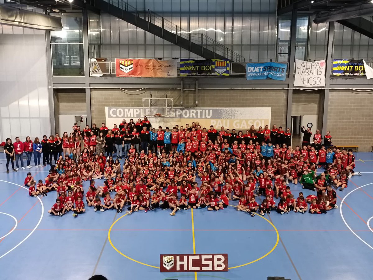 Federació Catalana d’Handbol (@fedcathandbol) on Twitter photo 📣 La directiva de la FCH Núria Fàbregas va assistir a l'acte de presentació dels equips de l'<a href="/hcsantboi/">Handbol Cooperativa</a>!
🤩 L'Handbol Cooperativa St Boi té 22 equips, 10 dels quals són alevins i mini handbol!
#️⃣ #HandbolCatalà 📣 La directiva de la FCH Núria Fàbregas va assistir a l'acte de presentació dels equips de l'<a href="/hcsantboi/">Handbol Cooperativa</a>!
🤩 L'Handbol Cooperativa St Boi té 22 equips, 10 dels quals són alevins i mini handbol!
#️⃣ #HandbolCatalà