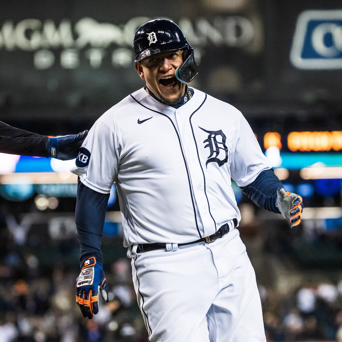 guille94's tweet photo. MOMENTO GLORIOSO PARA EL DEPORTE VENEZOLANO 🇻🇪🇻🇪🇻🇪

MIGUEL CABRERA LLEGA A 3.000 HITS!!! 

Primer venezolano en la historia que alcanza la cifra!!! 

LEYENDA! QUE SUENE EL ALMA LLANERA!!!! 🇻🇪🇻🇪🇻🇪⚾⚾⚾ https://t.co/wi8zW00F3p