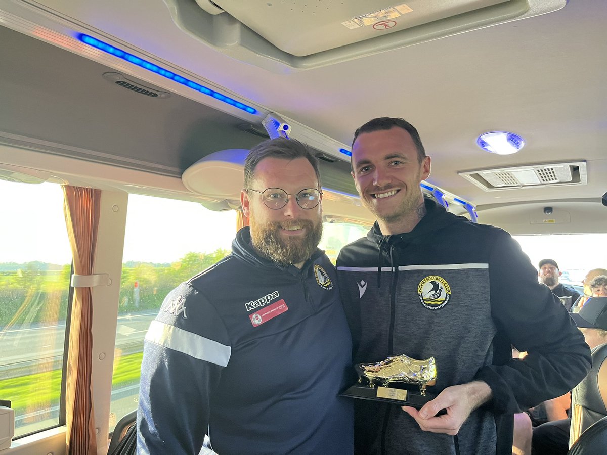 Widnes_FC's tweet photo. 🏆 Golden Boot winner 🏆

@al_mac13 👏👏

#UTW | ⚪️⚫️ https://t.co/OIZs6jbNVV