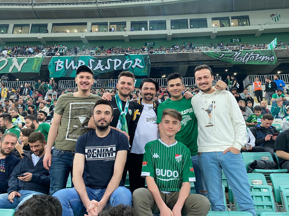Supporters1606's tweet photo. Yılmadan yıkılmadan #deviredevire #yıkayıka @BursasporSk https://t.co/UTdhmpmsqo