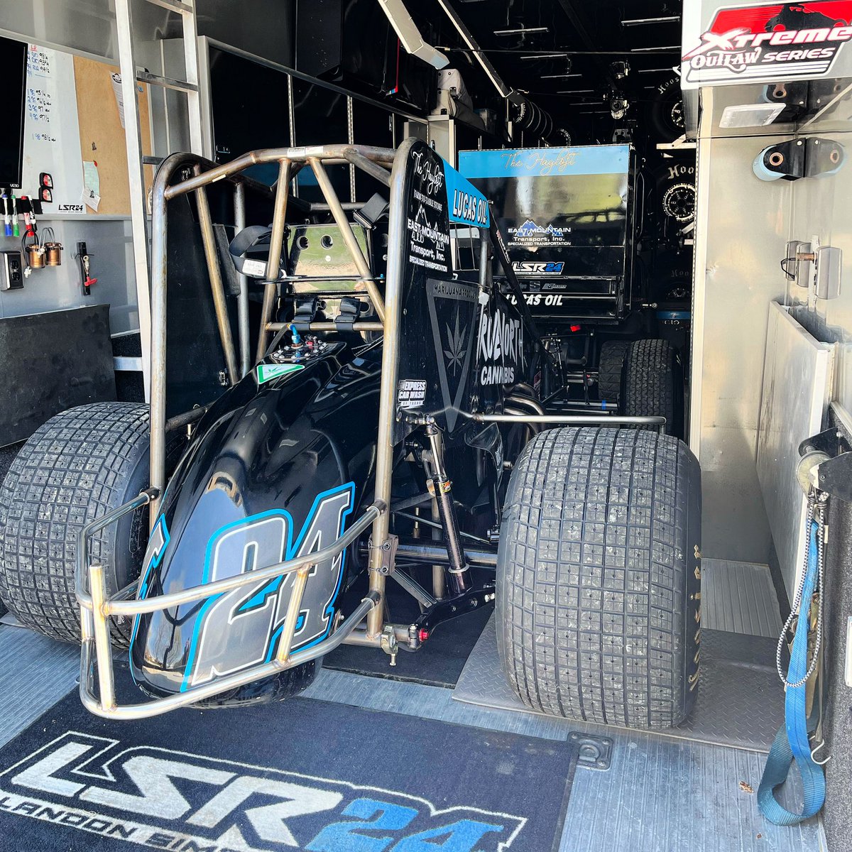 LSR_Racing's tweet photo. Montpelier bound with @BOSSsprints! @MontpelierSpeed @TrueNorthMM #truenorthcannabis @Lucas_Oil #LSLucas #ItWorks #eastmountaintransport https://t.co/COCClQRXFo