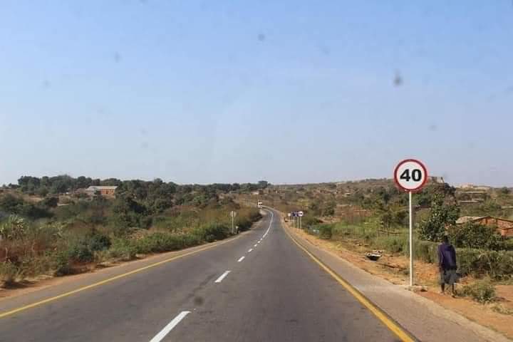 HonoreMvula1's tweet photo. 4/5
30. Route Sud-Kivu
31. Kongo Central
32. Route Goma-Bunagana
33. Route Goma-Kibumba-Bunagana
34. Likasi
35. Route Lubumbashi-Kasomeno- Kasenga- Pweto.
36. La route Likasi – Kolwezi
37. RN 1 : Mukadi - Kikwi

Texte et photos d’Alidor Mutudi. https://t.co/8YcA06HDo4