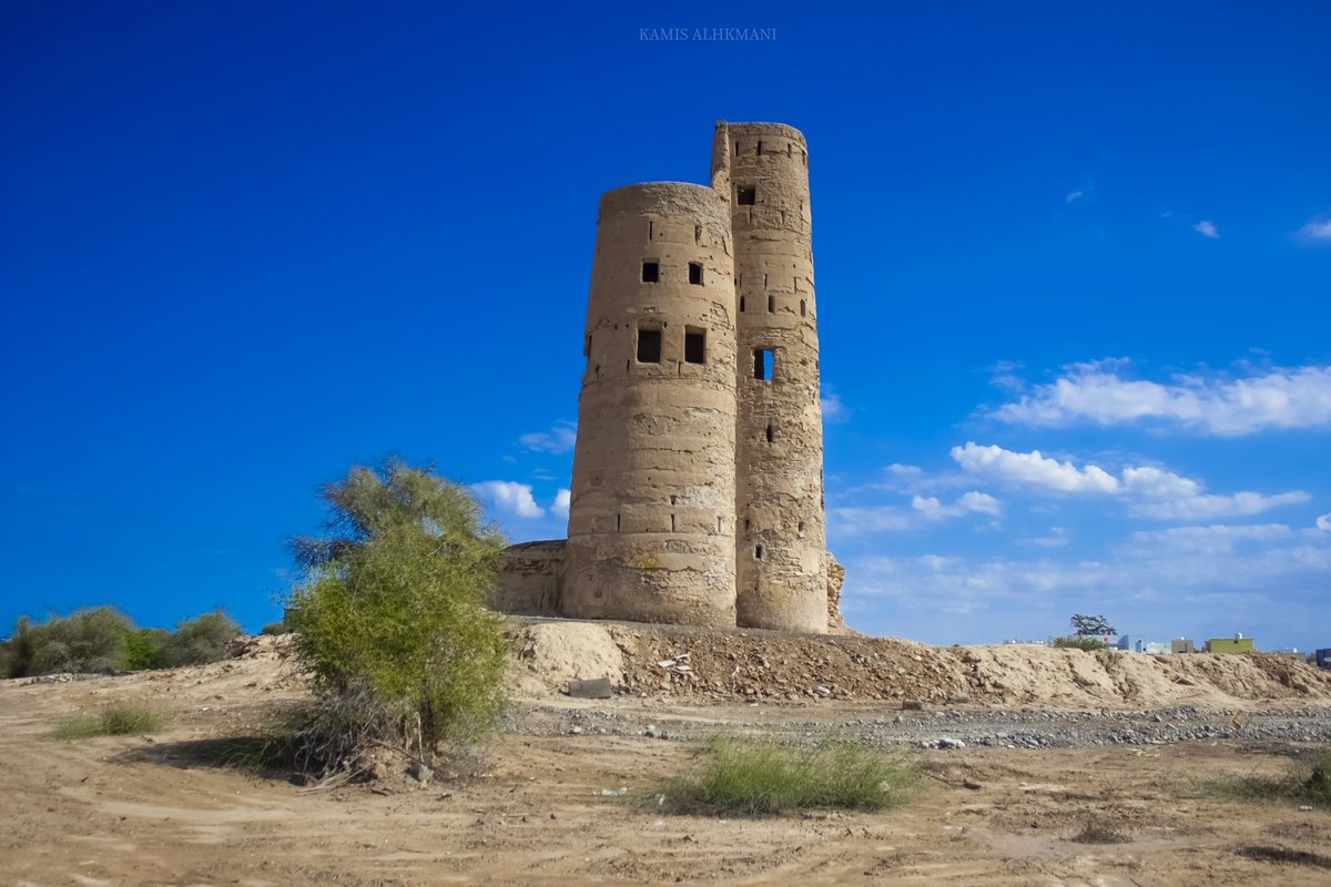 ولاية بركاء :

الاماكن التاريخية، يوجد في الولاية مايقارب من أحد عشر سور وبيت النعمان
الاماكن الشاطئية تتزين شواطئ الولاية بجزر الديمانيات وليون وجزر السوادي..

كما تعد ولاية بركاء من الولايات التجارية  اليكم بعض الصور