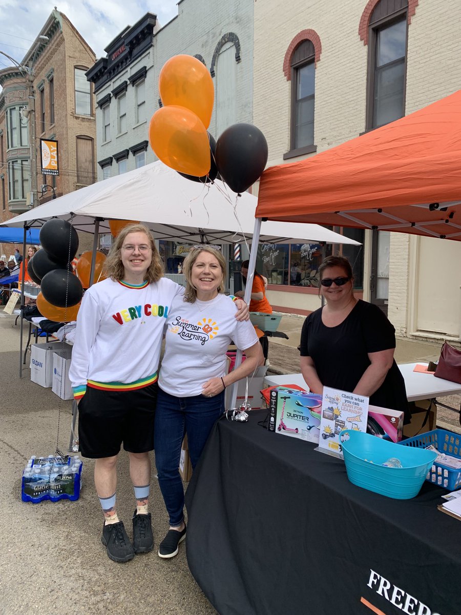 SuptAnnaAfsd145's tweet photo. Perfect weather for Pretzel Fest ( except for the wind). All smiles FSD145. C’mon down and check us out. ⁦@FSD145⁩ ⁦@CloatJulia⁩ ⁦@PretzSports⁩ https://t.co/EeDdhqkwBf