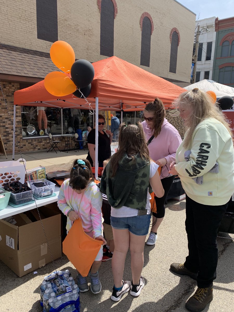SuptAnnaAfsd145's tweet photo. Perfect weather for Pretzel Fest ( except for the wind). All smiles FSD145. C’mon down and check us out. ⁦@FSD145⁩ ⁦@CloatJulia⁩ ⁦@PretzSports⁩ https://t.co/EeDdhqkwBf