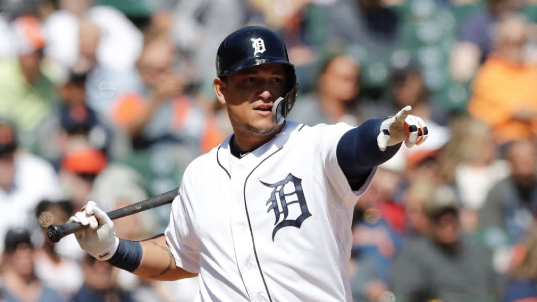 RCR750's tweet photo. #LoLogro Miguel Cabrera conectó su hit 3.000 https://t.co/knWfvHJlom