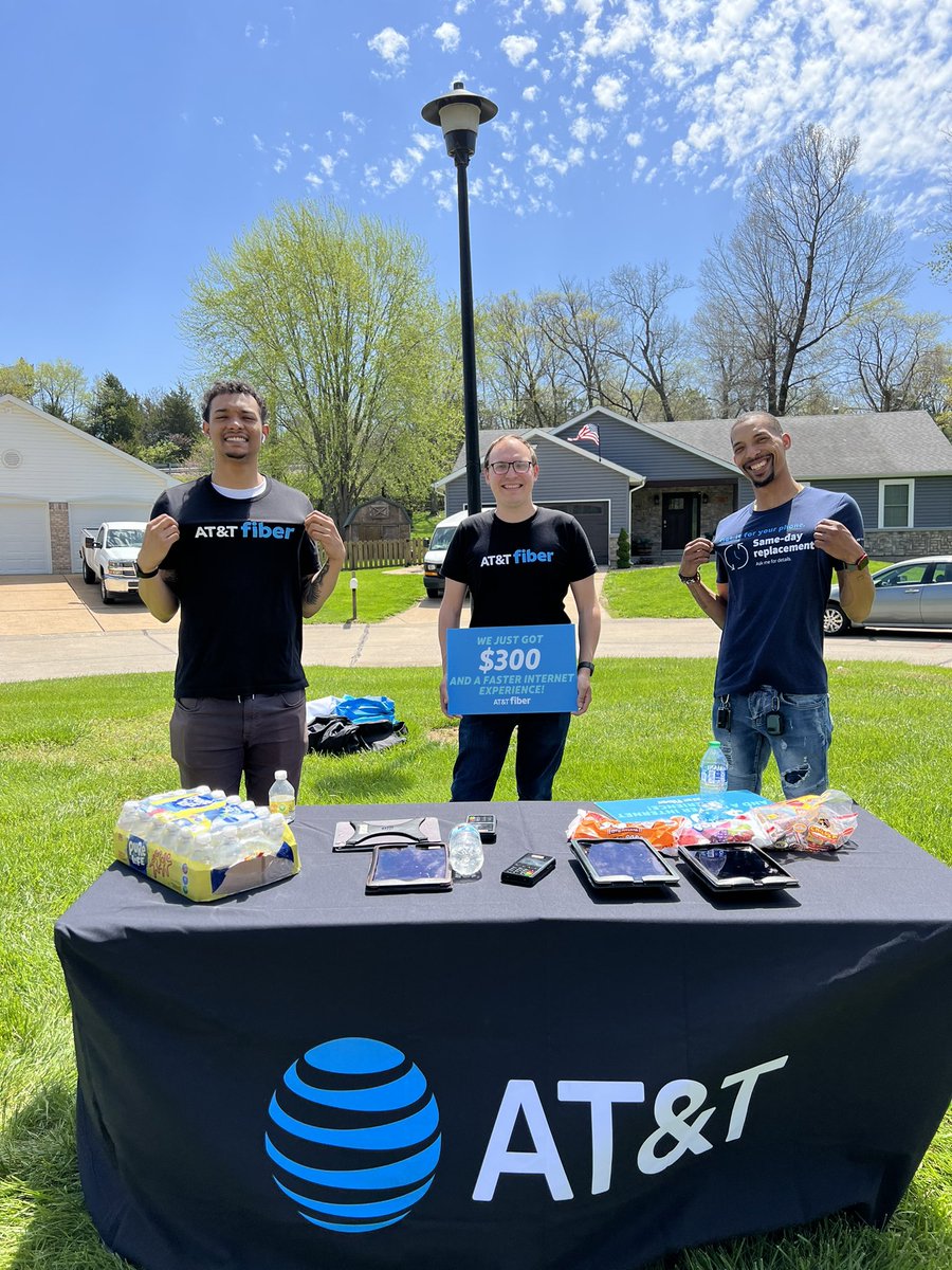 MrMikeReed's tweet photo. Out with the Prime Partners @AmberHurleyy1 spreading the good word on fiber with the Bayberry Farms neighborhood! #PaintItBlueIn22 @FiberBr1GadeSTL @bobby_nier @KAMO_TheEmpiAR @KattiaS_Ramirez @AlyssaMoore_12 https://t.co/bQ0lIGQzfX