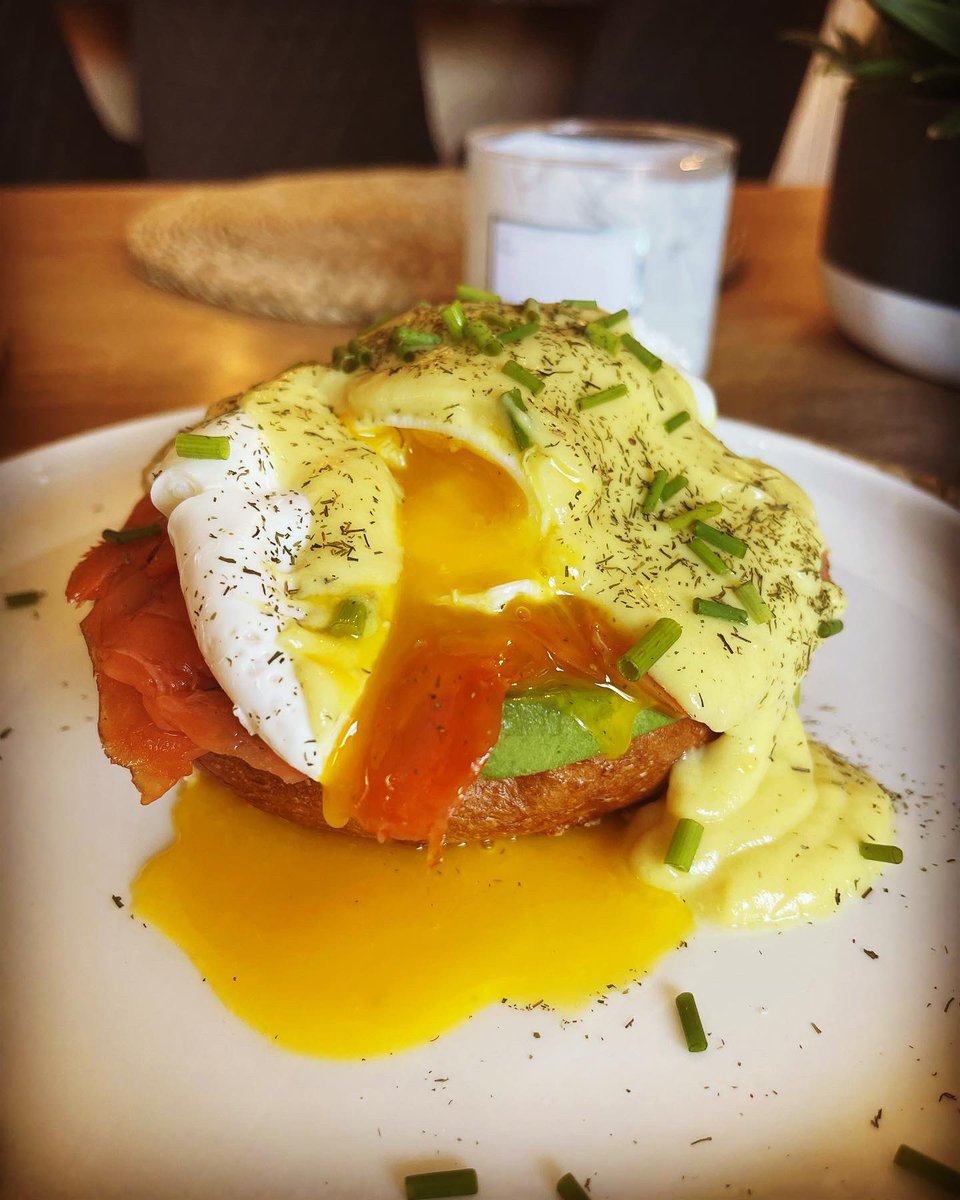 Jade76Mizz's tweet photo. Smoked salmon eggs Benny with avocado and dill 😍😍😍#happysaturdaytome https://t.co/eXltSMKJUN