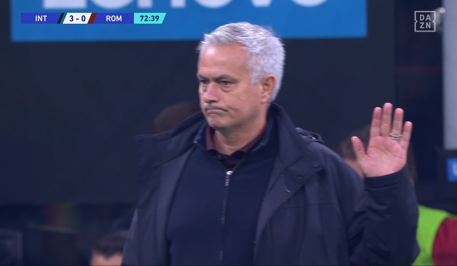 marifcinter's tweet photo. Tutto lo stadio intona il nome di Jose #Mourinho, che ringrazia #InterRoma https://t.co/j7RzvLowhO