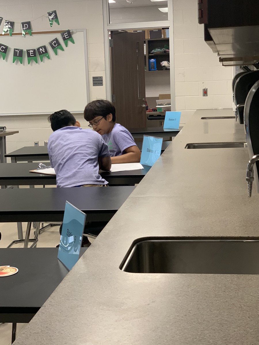 HBohlmeyer1's tweet photo. #HumbeSciO @HumbleISD_OE  A if for Anatomy team!! They are ready to show off their smarts! @Humble_Science https://t.co/SONjLLSAZ7