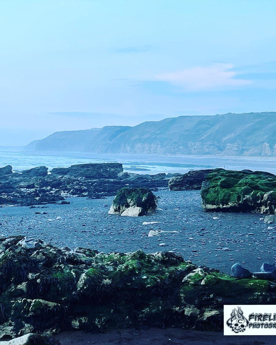 firelight_photo's tweet photo. Trip to the beach on Bank holiday Weekend. Love the change between the sun shining on the cliffs when we got there and the fog rolling in towards the end of our visit, as well as a lucky shot of the waves bouncing off the rocks at the entrance to a cave. #amateurphotography https://t.co/LvPZzZfIIL