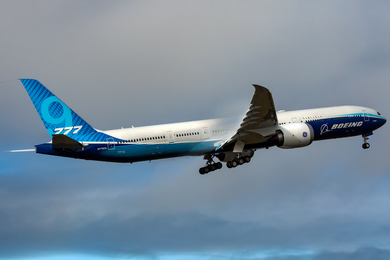 airwaysmagazine's tweet photo. Boeing has confirmed the latest delays in its 777X program that would cause the first deliveries to begin in early 2025. #Boeing777X #Delay #Deliveries #Emirates #FAACertification

https://t.co/UWRHR0DkVx https://t.co/n6OApeePly