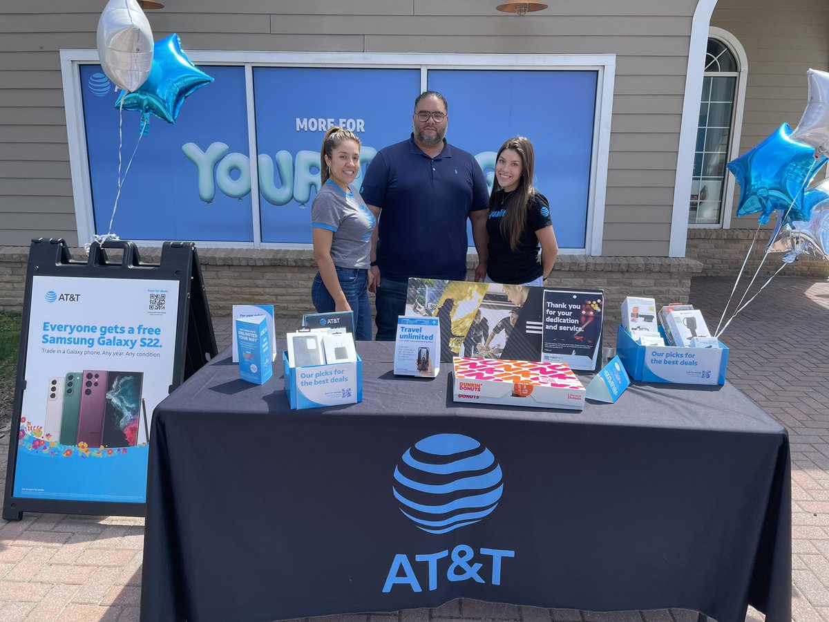 Team Shirley is ready to rock on this beautiful day! FN-OMENAL Saturday. Come and get your free Samsung and Apple Watch on us 💪🏼 <a href="/judy_cavalieri/">Judy Cavalieri</a> <a href="/KirkBailey17/">Kirk Bailey</a> <a href="/Adam_Soltan12/">Adam Soltan</a>